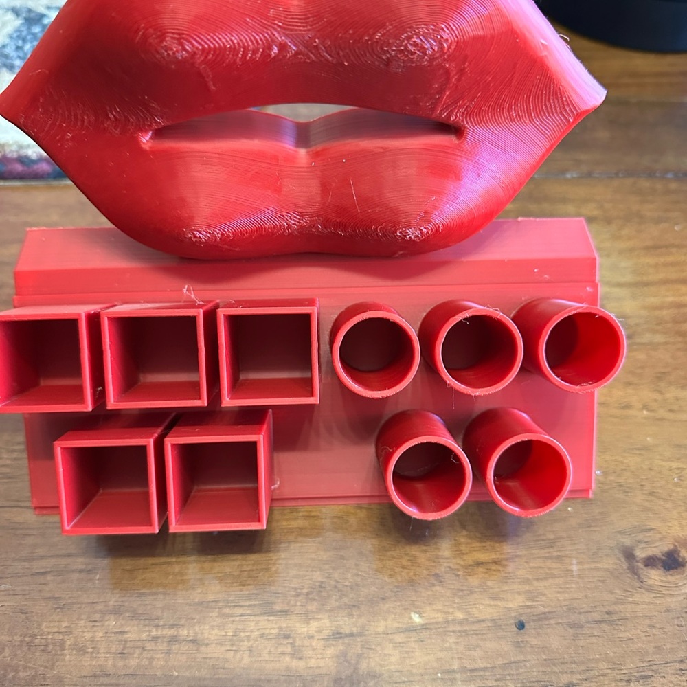 Red Lip-Shaped Lipstick Holder Homemade by me - Picture 6 of 7
